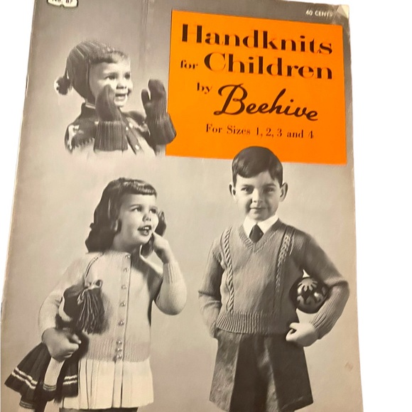 (5) Lot of 7 pcs Beehive knitting books appx 1950s Family baby gifts vg - Picture 3 of 7